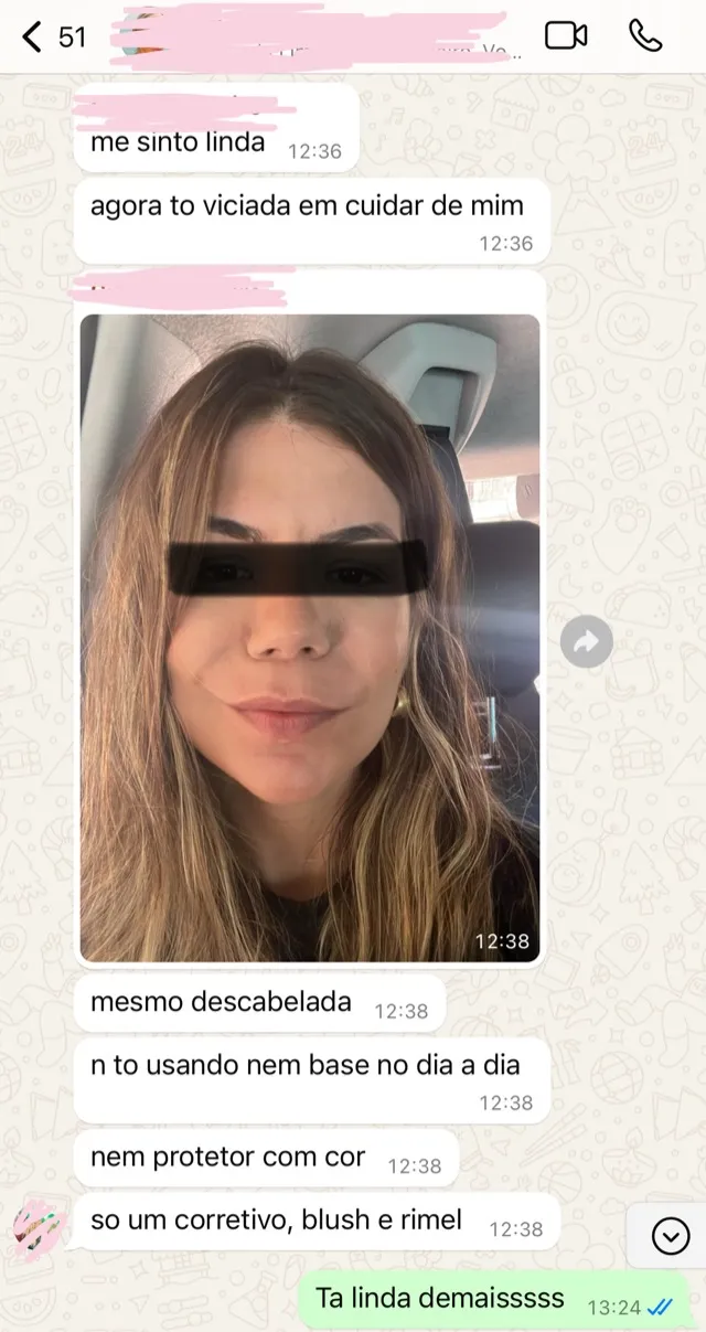 Print de WhatsApp — paciente viciada em cuidar da pele, dispensa base e protetor com cor
